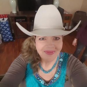 Meet your Posher, Linda